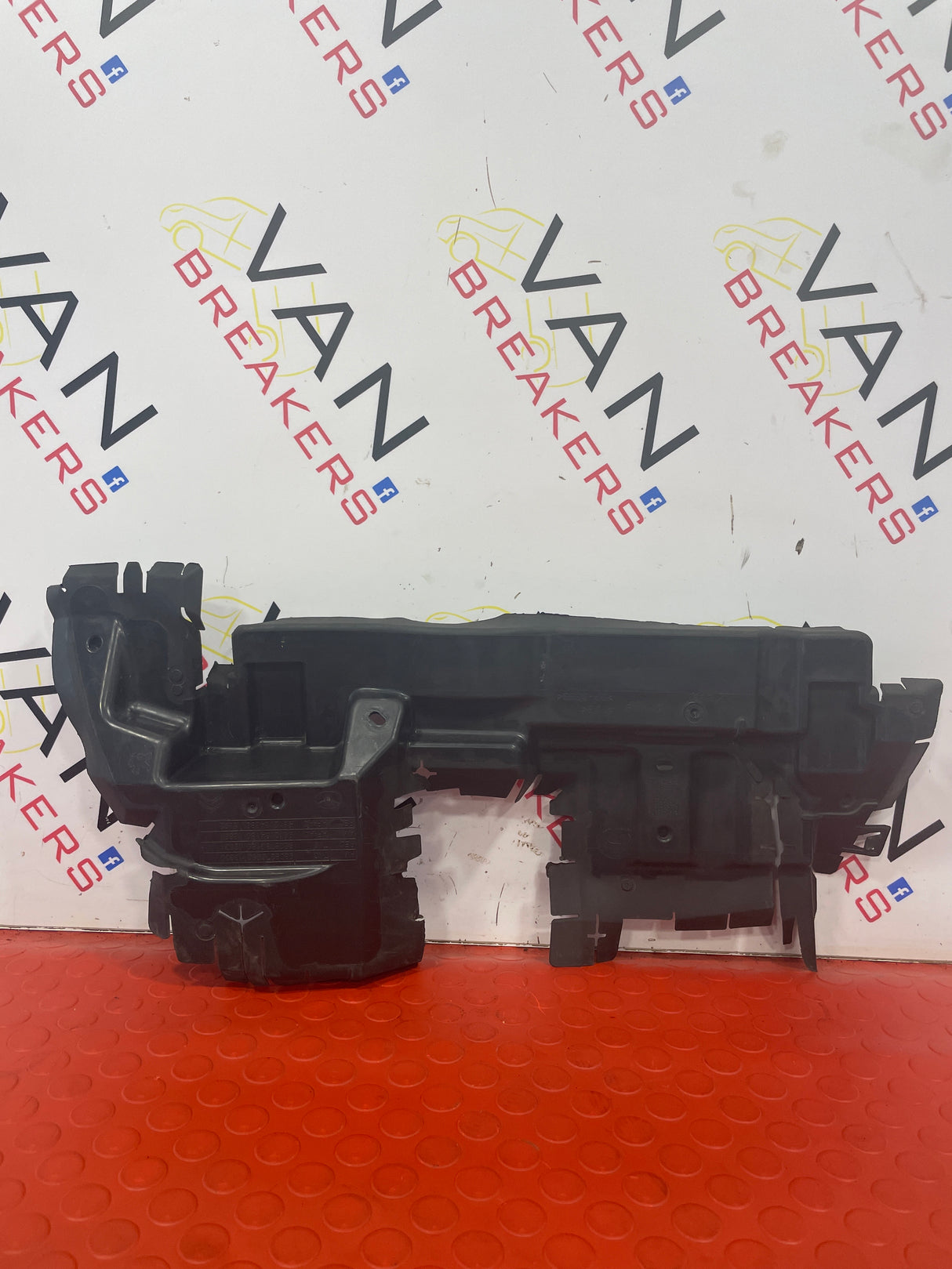 Citroen Dispatch/Vauxhal Vivaro/Toyota Proace/Peugeot Expert INTERCOOLER AIR GUIDE DUCT CHANNEL 2017-2023 P/N 9808276980