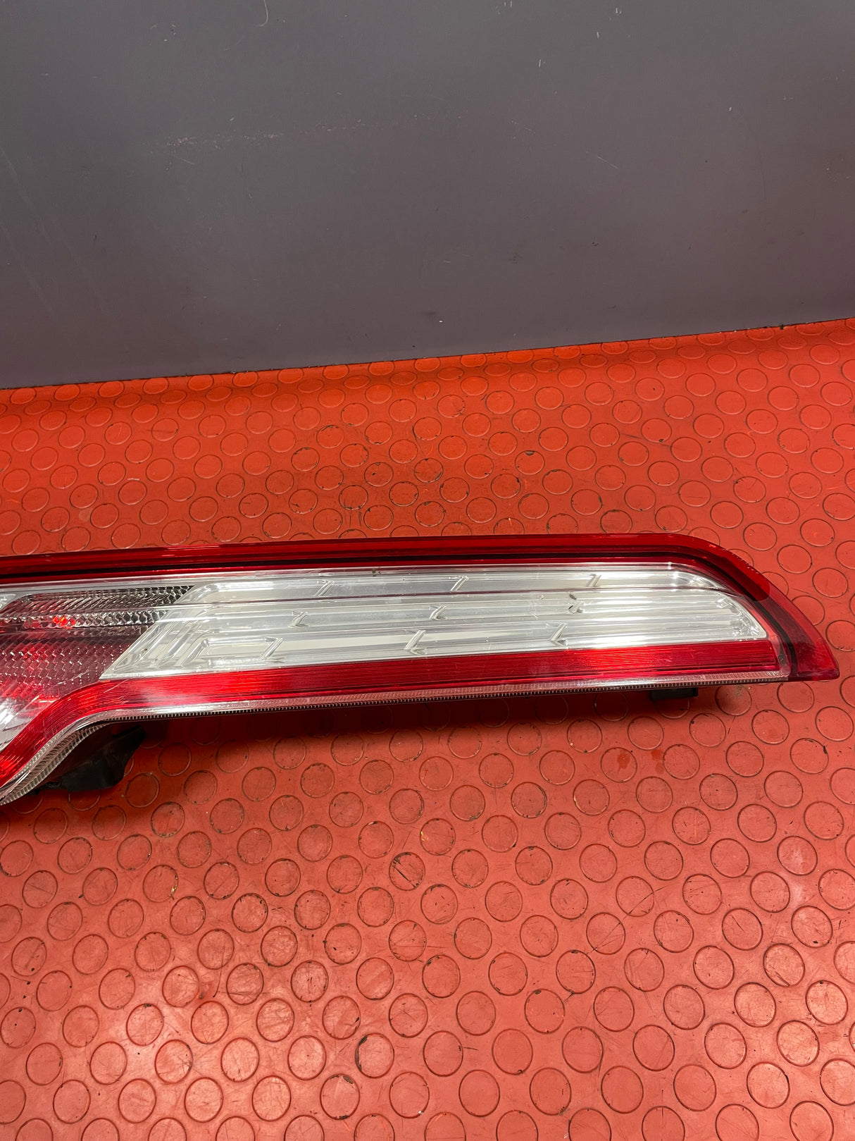 Ford Transit Custom TAILLIGHT PASSENGER SIDE LH (Damaged Lens) 2013-2023 P/N BK2113405AG - 3