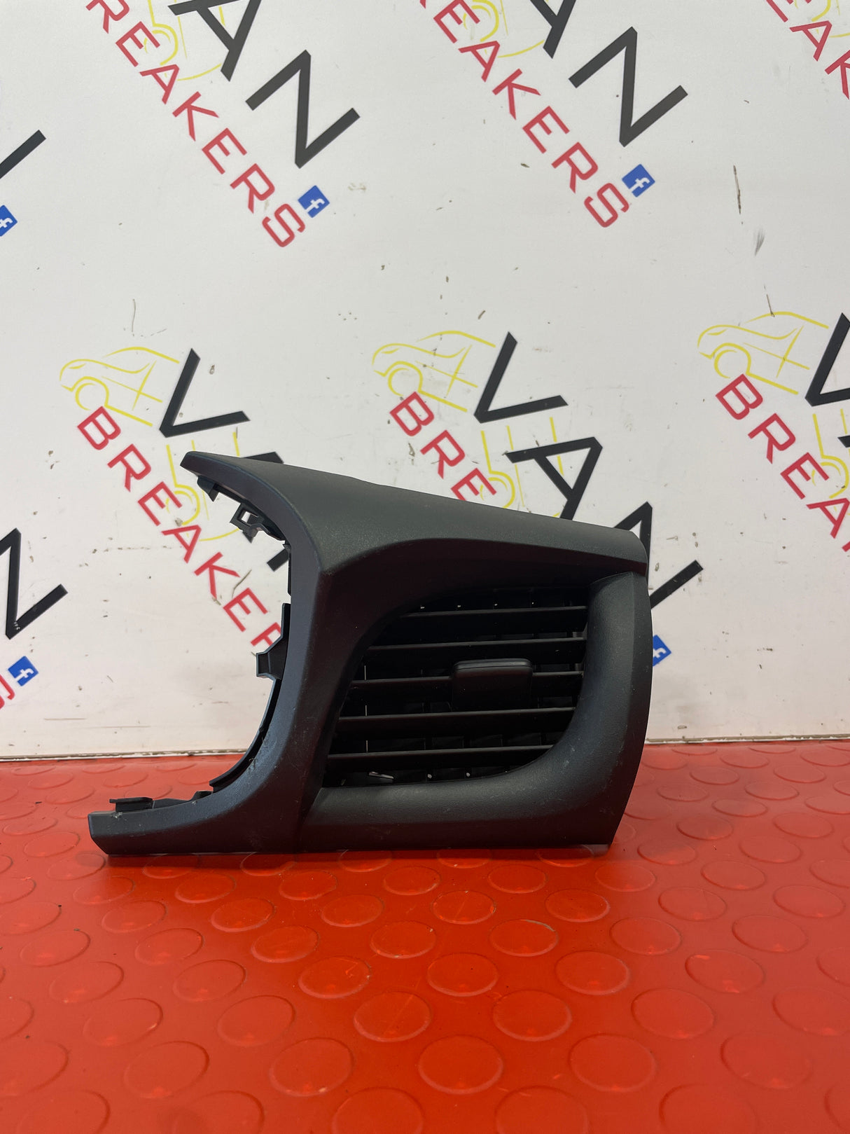 Toyota Hilux Mk8 DRIVERS SIDE DASH VENT 2017-2021 P/N 5565-0KK050