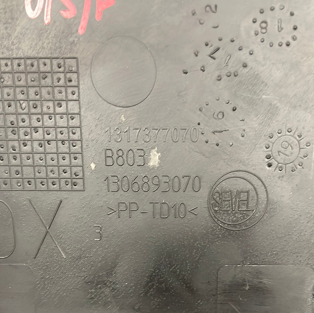 Citroen Relay/Peugeot Boxer/Fiat Ducato DRIVER SIDE PILLAR MOULDING TRIM 2.2 2007-2014 P/N 1317377070 1306893070