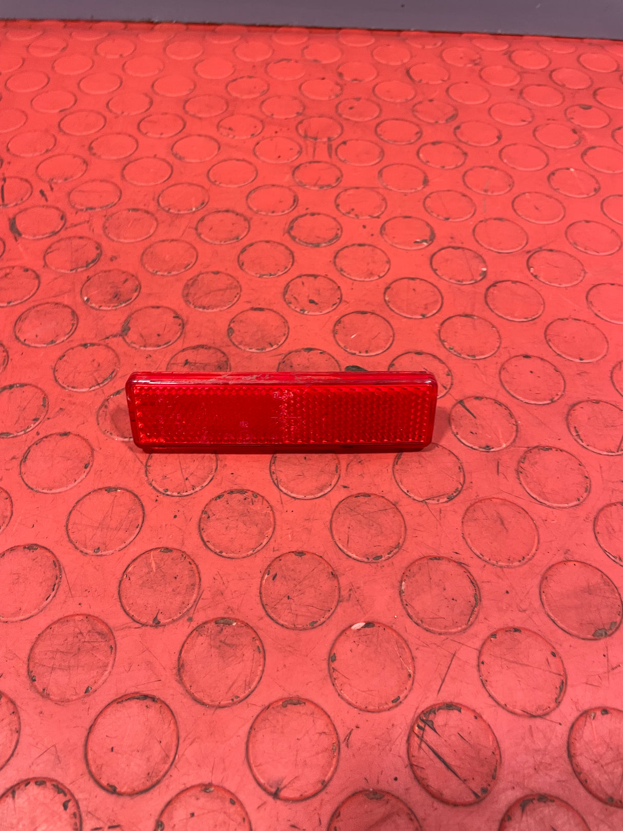 Renault Master 2/ Vauxhall Vivaro REAR BUMPER REFLECTOR P/N 7700353184