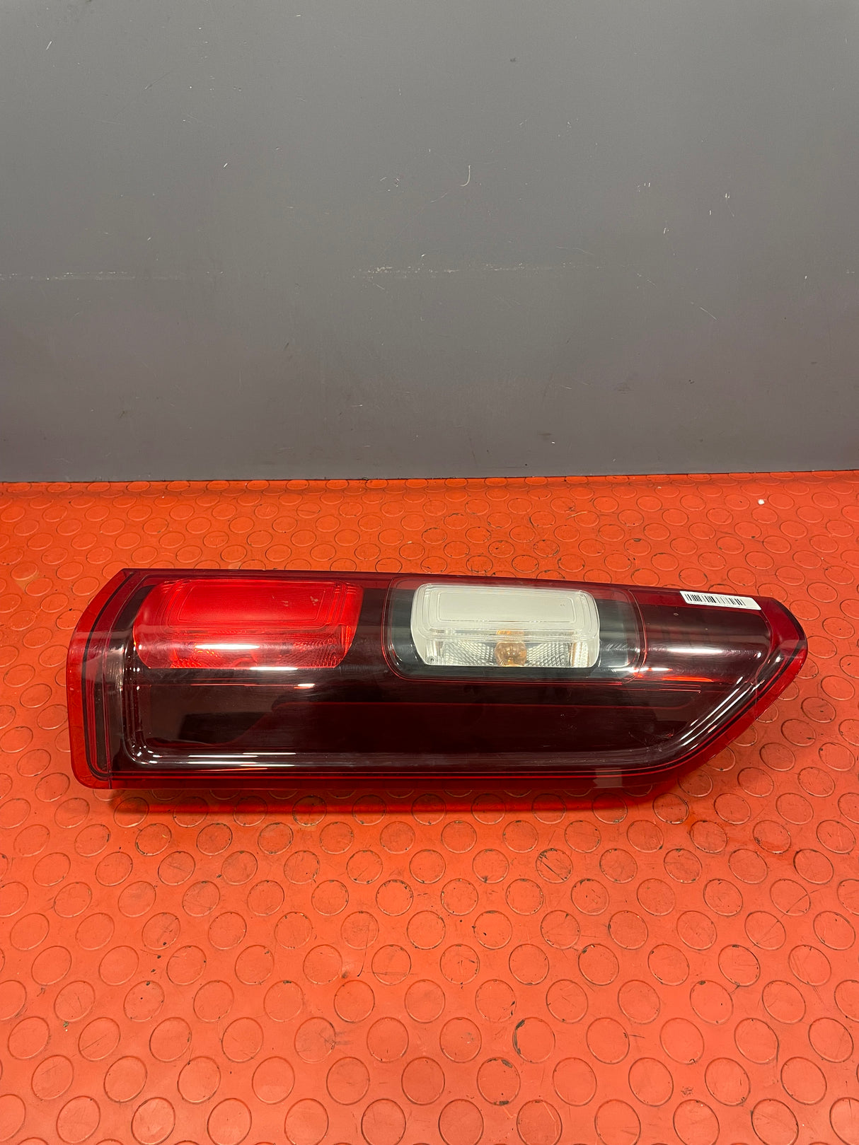 Vauxhall Vivaro/ Renault Trafic/ Fiat Talento REAR RIGHT TAILLIGHT Driver side 2014 - 2019 265504656R