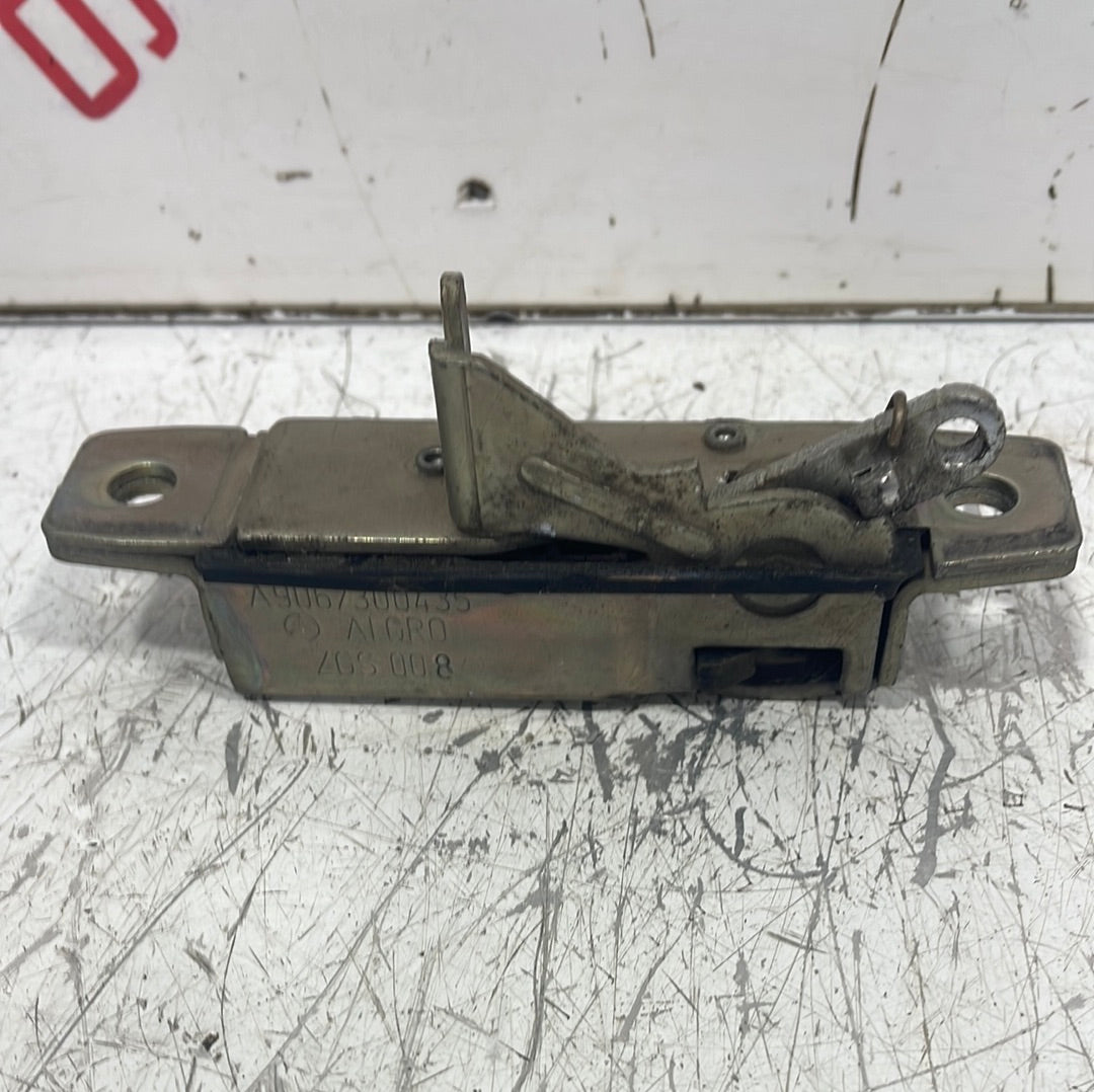 Mercedes Sprinter W906 REAR LEFT N/S UPPER LOCK LATCH SLIDING DOOR P/N A9067300435