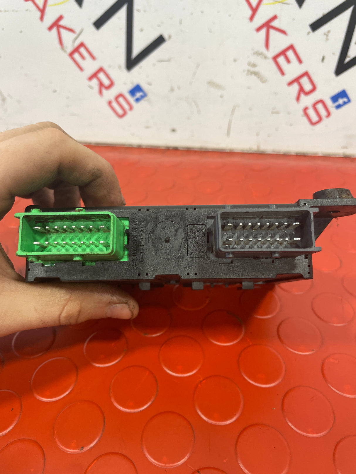 Peugeot Partner/Expert FUSE PORT 2019-2024 P/N 9807499880