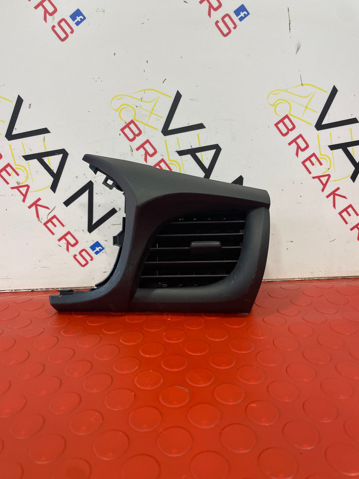 Toyota Hilux Mk8 DRIVERS SIDE DASH VENT 2017-2021 P/N 5565-0KK050