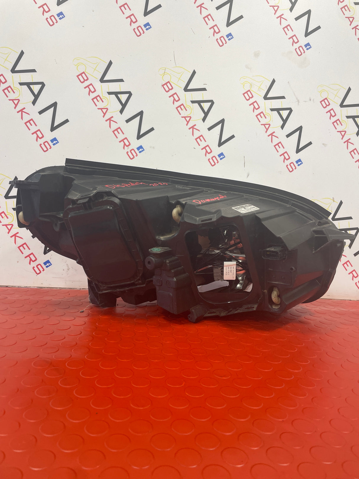 Citroen Dispatch/ Peugeot Expert/ Toyota Proace/ Vauxhall Vivaro (19) PASSENGER SIDE HEADLIGHT 2017-2024 (Damaged see pics) P/N 9808567980-D2