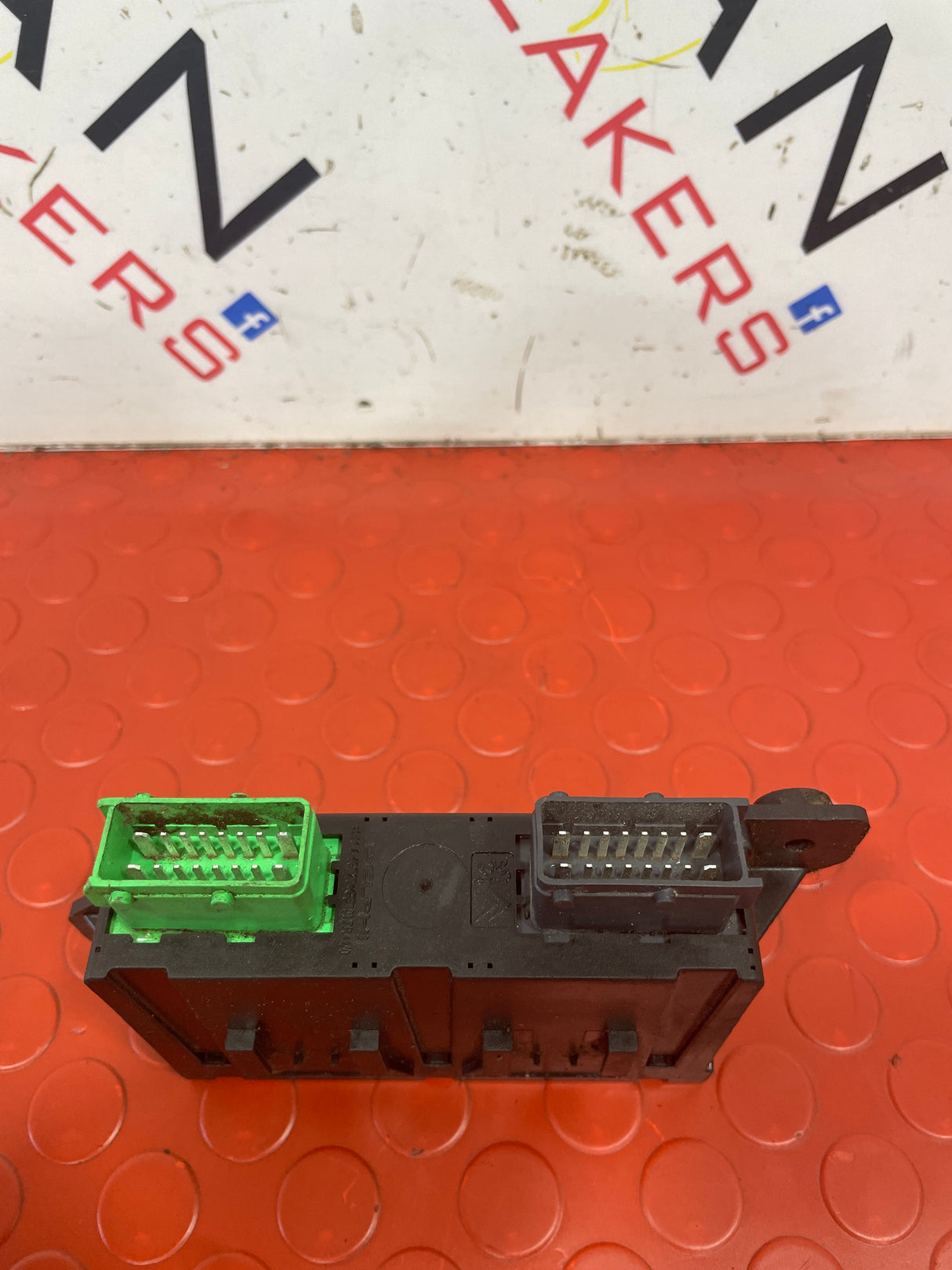 Peugeot Partner/Expert FUSE PORT 2019-2024 P/N 9807499880