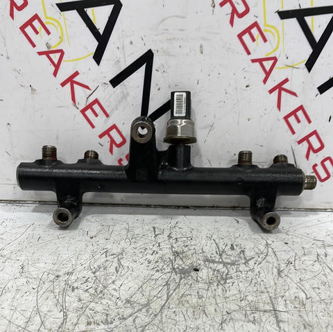 Ford Citroen Peugeot INJECTOR RAIL 2.0L P/N 9681909680-04