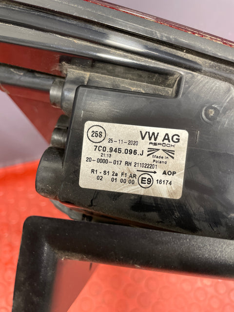 Volkswagen Crafter DRIVER SIDE TAILLIGHT 2018 P/N 7C0945096J - 1