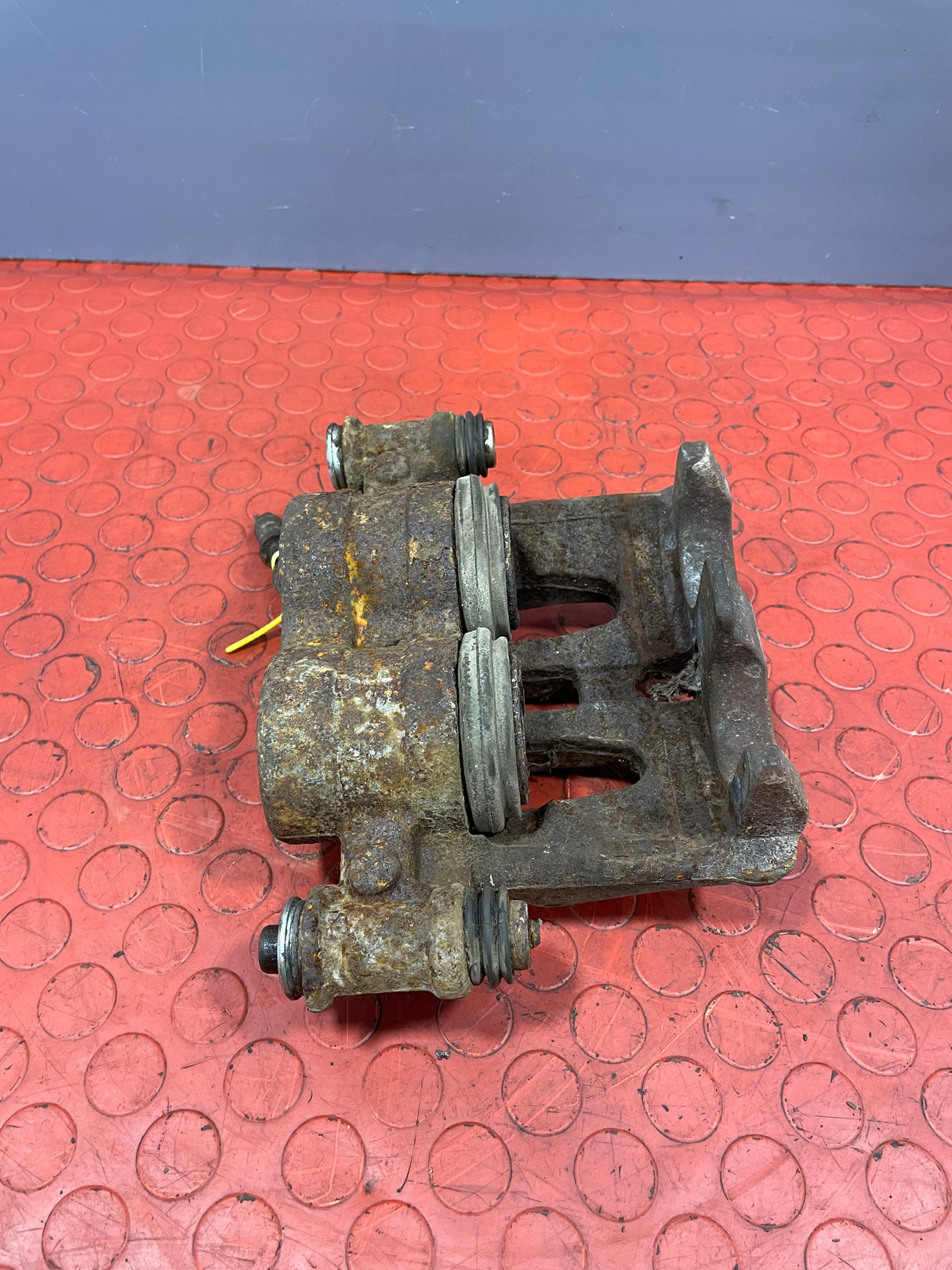 Mercedes Sprinter/Volkswagen Crafter FRONT BRAKE CALIPER Passenger Side BREMBO P/N A0044205783