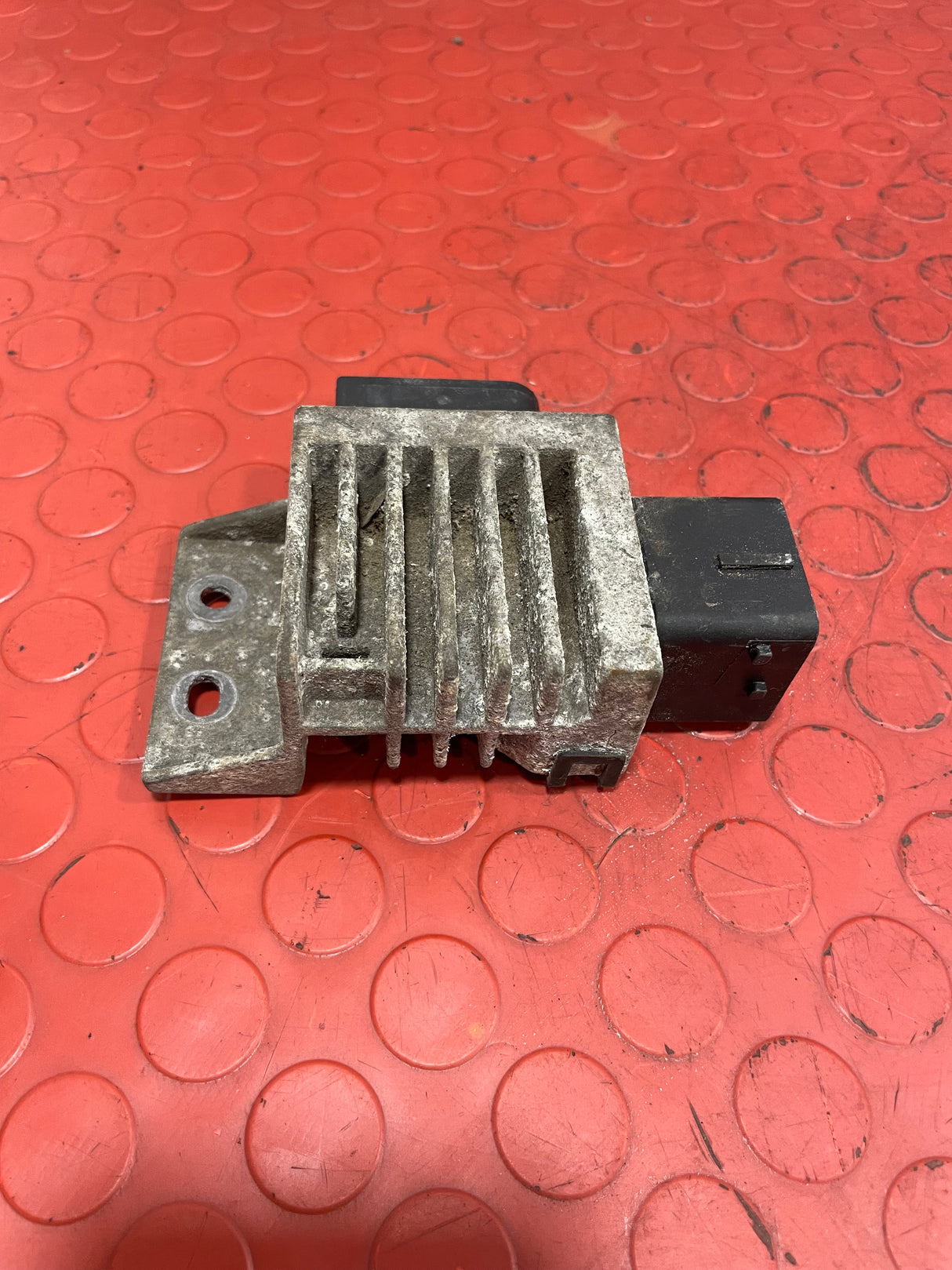Renault Trafic/Vauxhall Vivaro/Nissan NV300 GLOW PLUG RELAY 2014-2019 P/N 271203982R