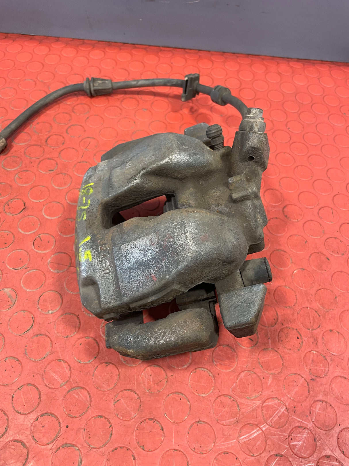 Citroen Berlingo/Peugeot Partner/Vauxhall Combo/Toyota Proace City BRAKE CALIPER Front Drivers Side (With Carrier) 1.5 2018-2025 P/N 9830798780