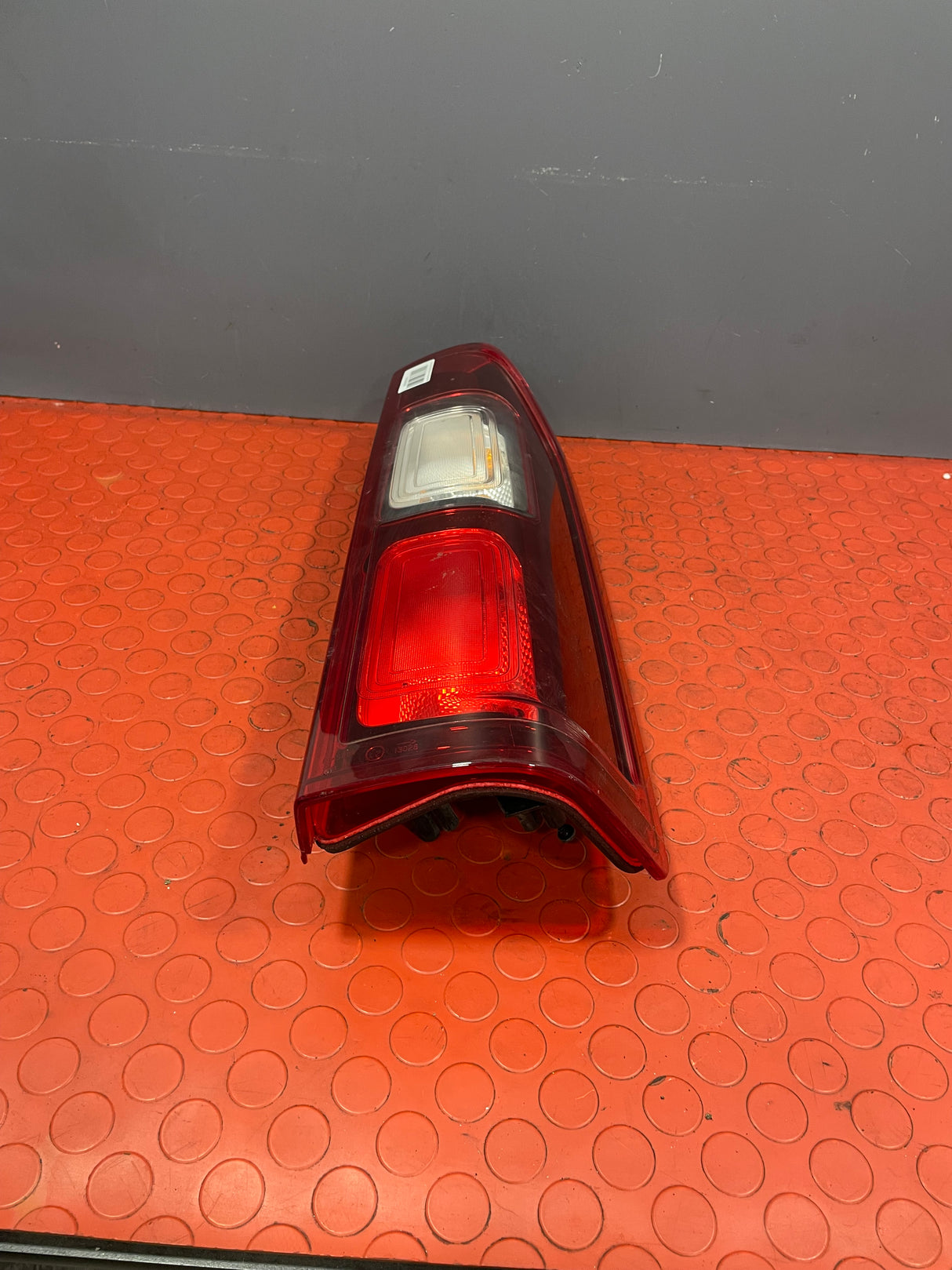 Vauxhall Vivaro/ Renault Trafic/ Fiat Talento REAR RIGHT TAILLIGHT Driver side 2014 - 2019 265504656R