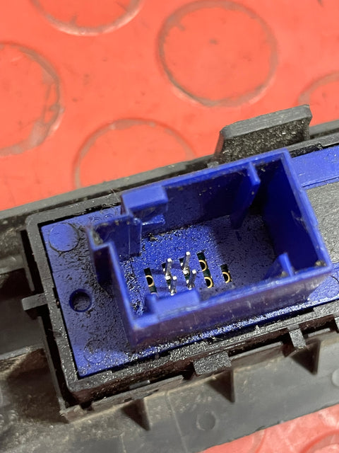 Citroen Dispatch/Peugeot Expert/Toyota Proace/Vauxhall Vivaro DASHBOARD CENTER SWITCH PANEL 2016-2024 P/N 9811141877 - 2 / 9808825177