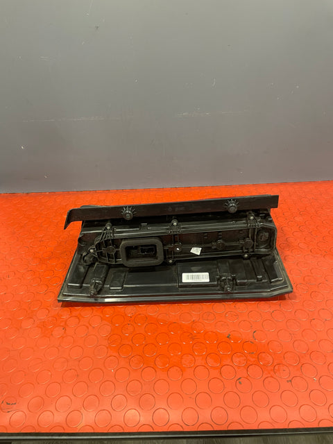 Volkswagen Crafter DRIVER SIDE TAILLIGHT 2018 P/N 7C0945096J - 1
