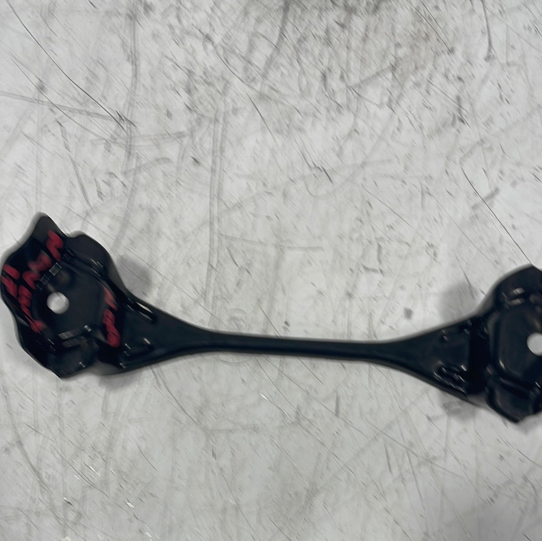 Nissan Navara BATTERY CLAMP/BRACKET 2017 P/N BFD032676