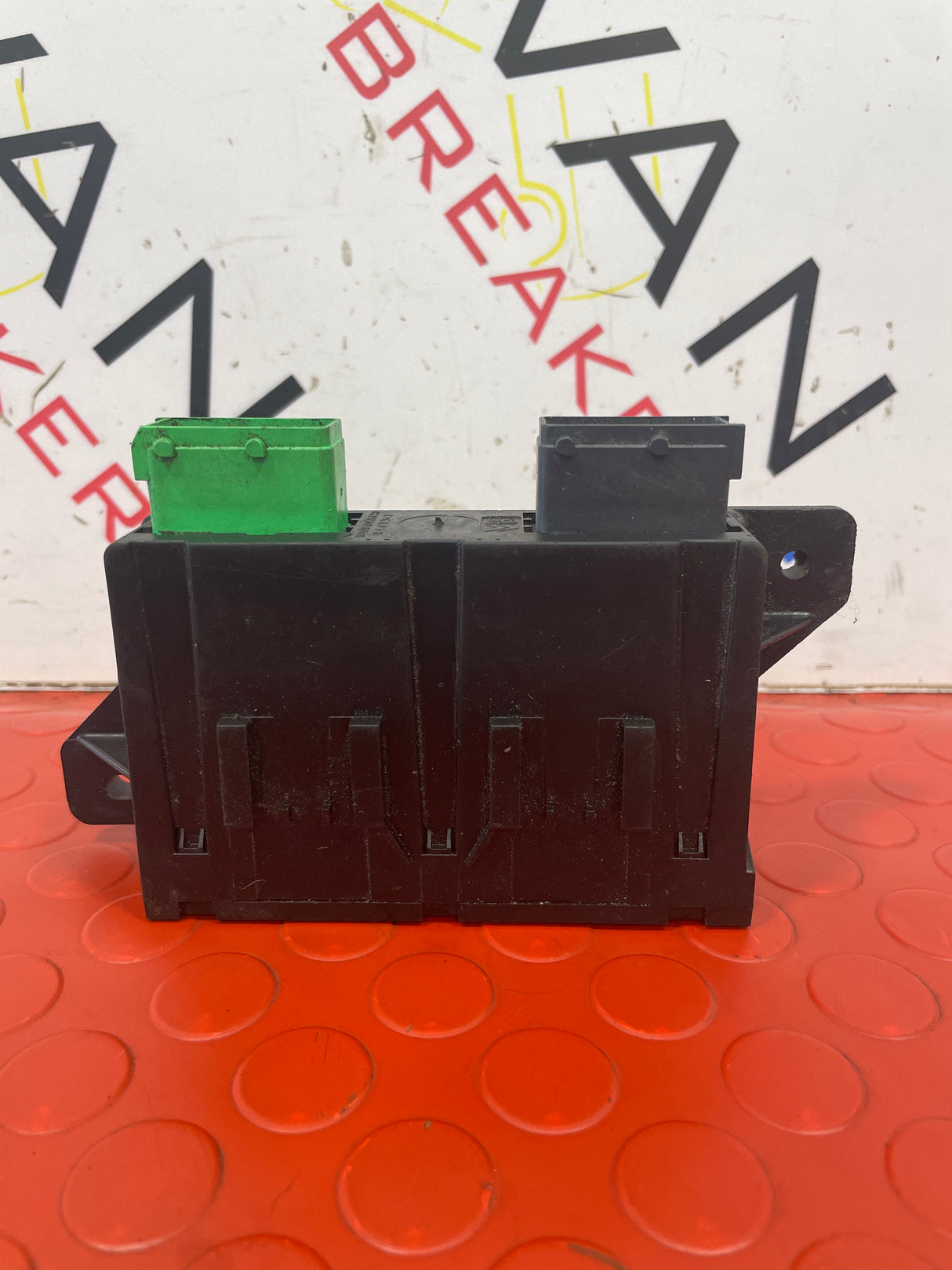 Peugeot Partner/Expert FUSE PORT 2019-2024 P/N 9807499880