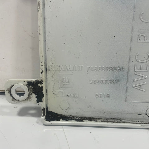 Renault Trafic/Vauxhall Vivaro/Nissan NV300 MOULDING UNDER FUEL FILLER FLAP PASSENGER'S SIDE (WHITE) 2014-2019 P/N 788287806R