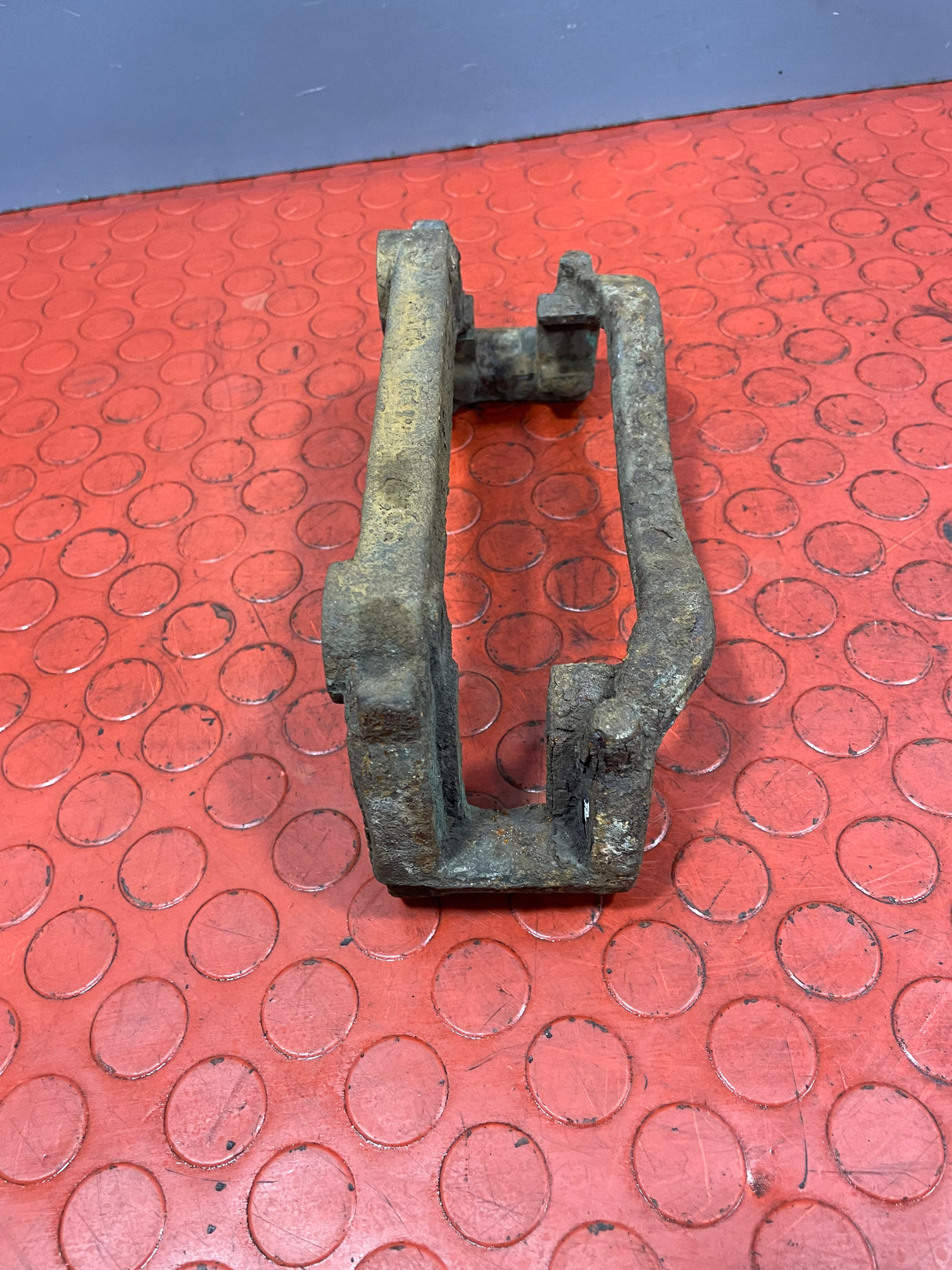 Renault Master/Vauxhall Movano/Nissan NV400 BRAKE CALIPER CRADLE Rear 2014-2021 P/N 440013823R