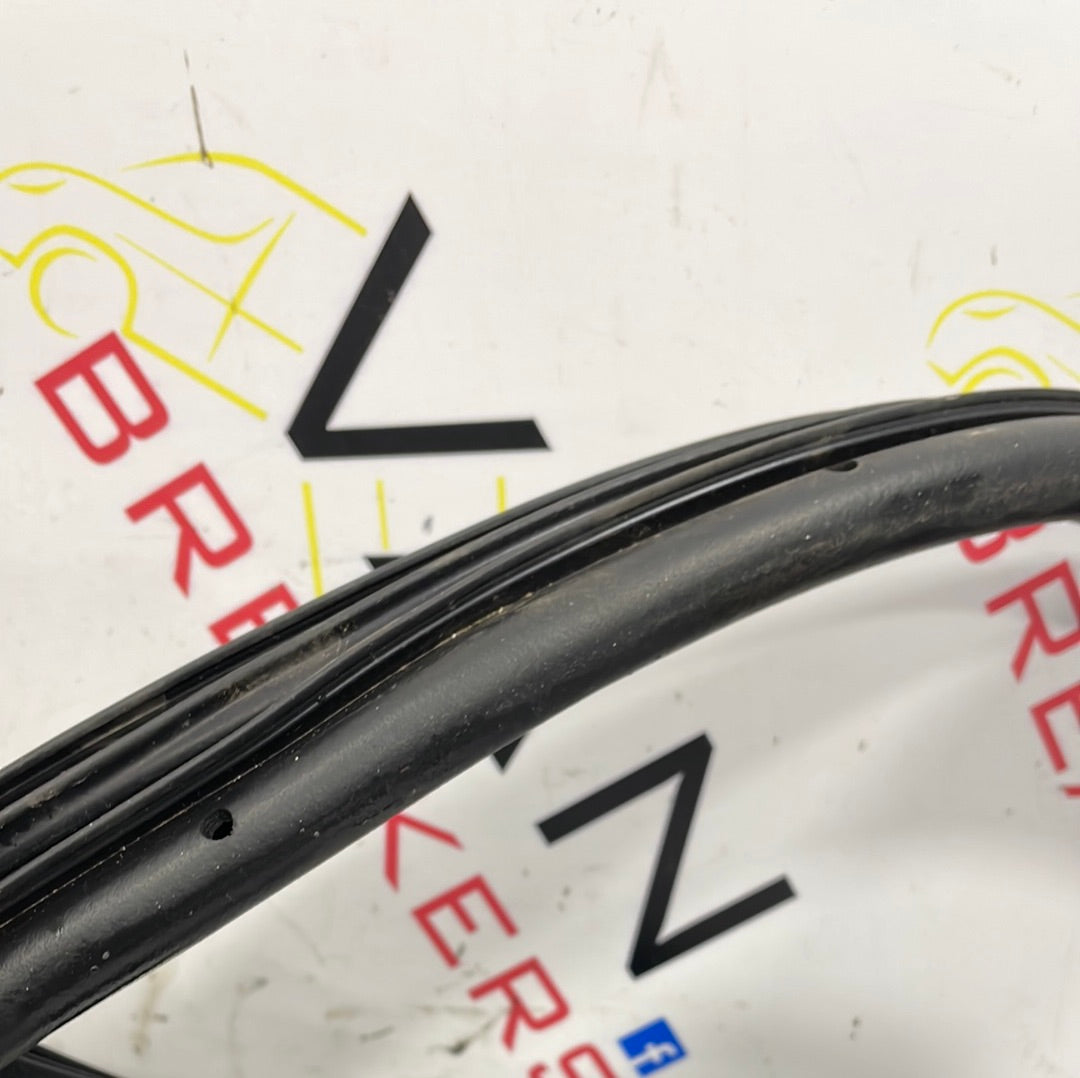 Citroen Relay/ Peugeot Boxer/ Fiat Ducato PASSENGER SIDE FRONT DOOR RUBBER SEAL 2016 0N P/N CRPSFDS1