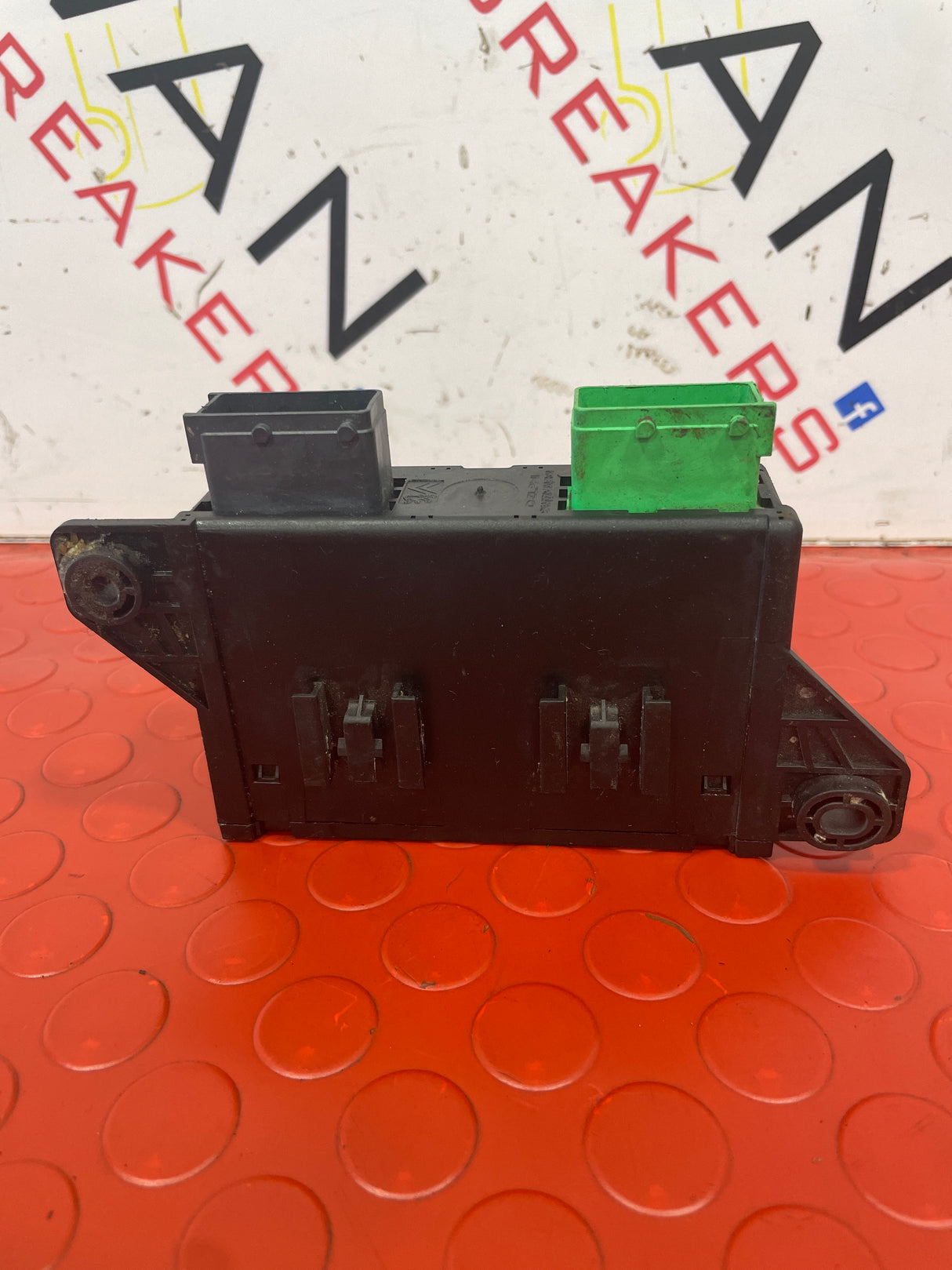 Peugeot Partner/Expert FUSE PORT 2019-2024 P/N 9807499880