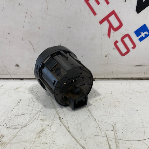 Toyota Hilux TRACTION SWITCH 2019 P/N M57269