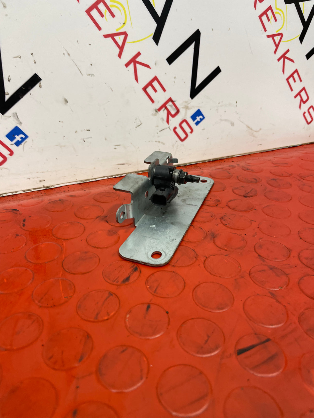 Nissan Navara AIRBAG SENSOR 2017 2.3L P/N 988303JA0A