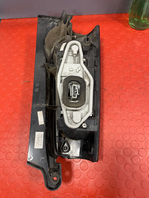 Citroen Berlingo/Peugeot Partner TAILLIGHT Driver's Side (Damage Mounting & Minor Lens Crack) 1.6 2012-2018 P/N 9680607880 - 2