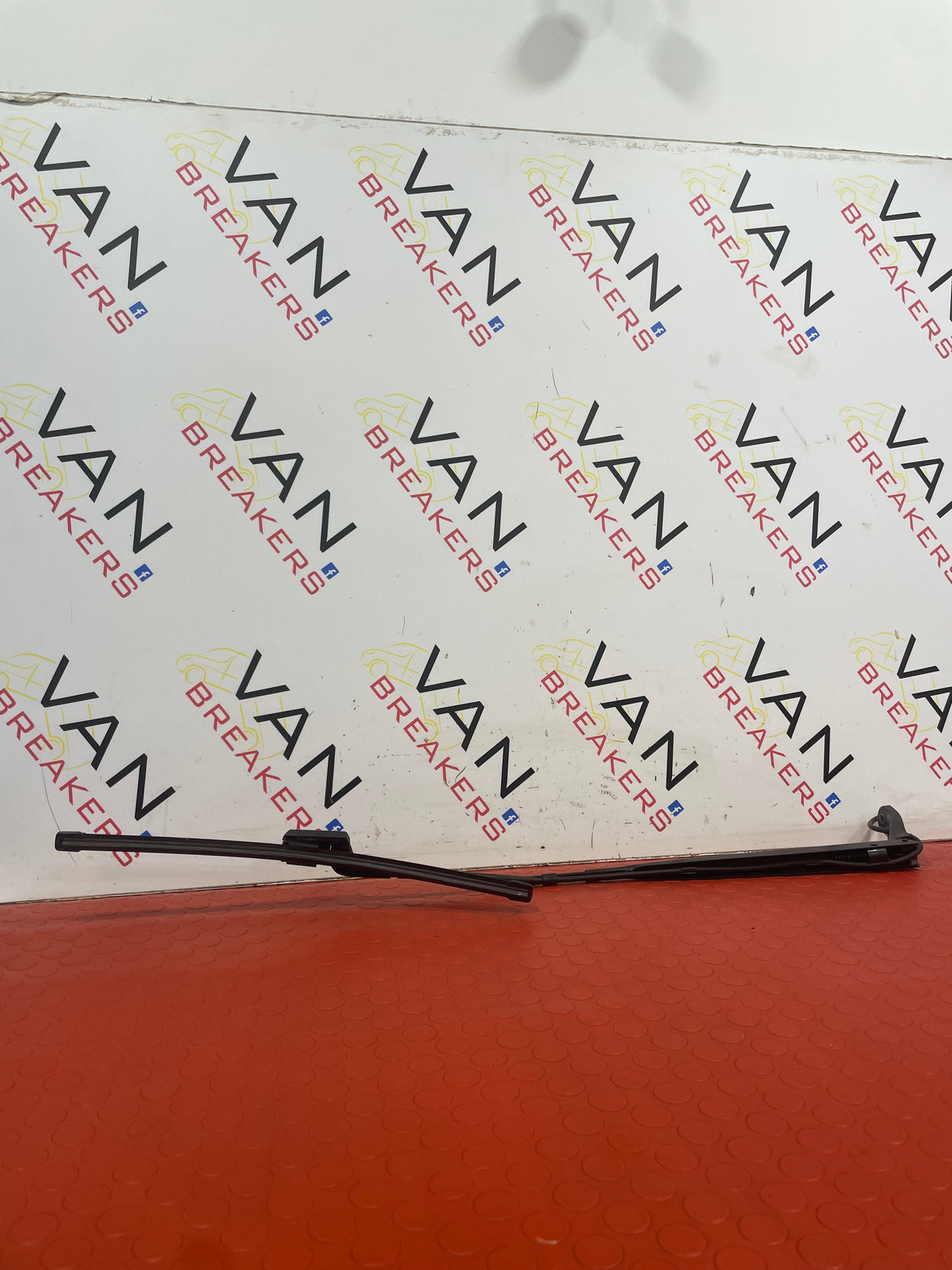 Citroen Berlingo/Peugeot Partner/Toyota Proace City/Vauxhall Combo PASSENGER SIDE WIPER ARM 2018-2023 P/N 9817214980