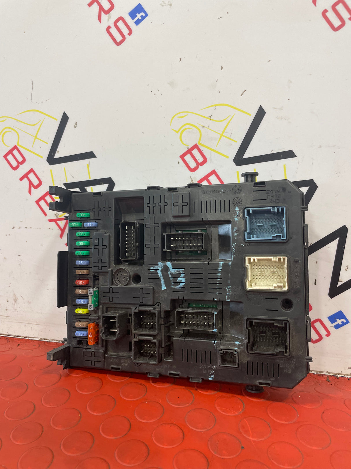 Peugeot Partner/Citroen Berlingo FUSE BOX P/N 966689538002