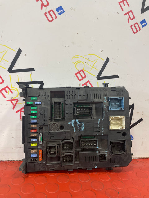 Peugeot Partner/Citroen Berlingo FUSE BOX P/N 96689538002