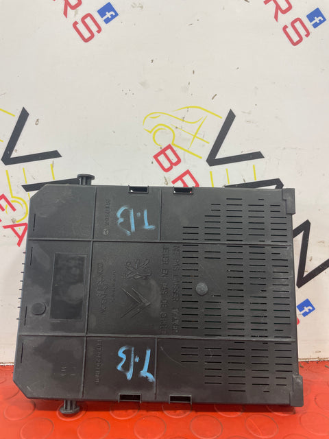 Peugeot Partner/Citroen Berlingo FUSE BOX P/N 96689538002