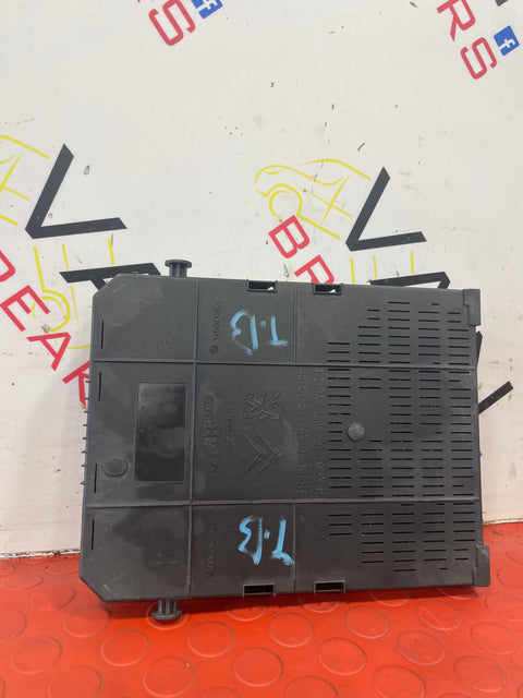 Peugeot Partner/Citroen Berlingo FUSE BOX P/N 96689538002
