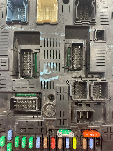 Peugeot Partner/Citroen Berlingo FUSE BOX P/N 96689538002