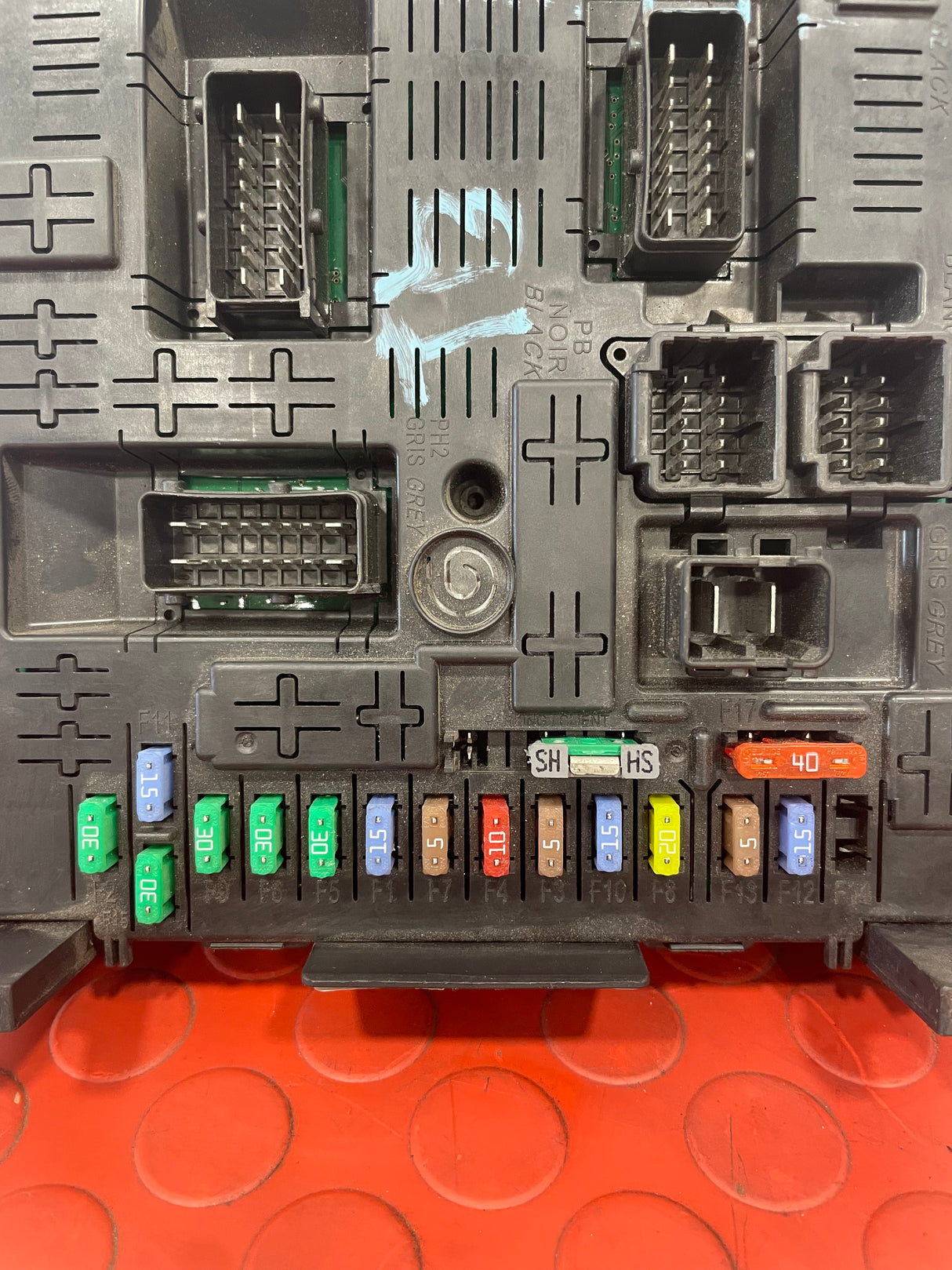 Peugeot Partner/Citroen Berlingo FUSE BOX P/N 966689538002
