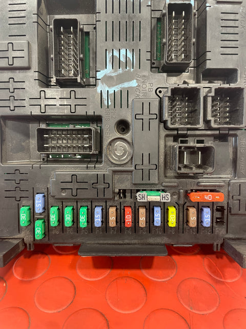 Peugeot Partner/Citroen Berlingo FUSE BOX P/N 96689538002