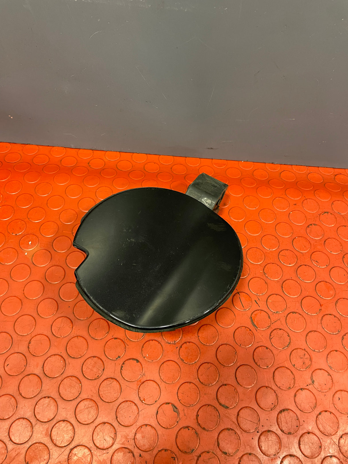 Fiat Doblo FUEL TANK FILLER CAP COVER W/ HOUSING P/N 00520878010E / 0521090650E