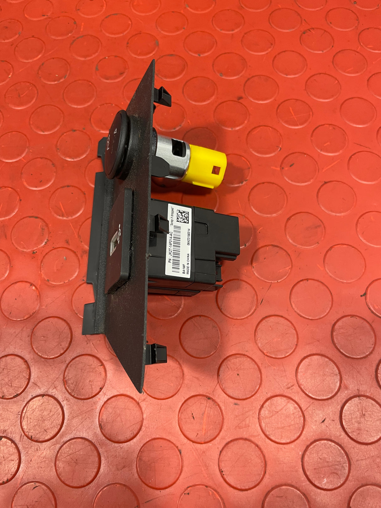 Ford Transit Custom USB SOCKET PORT 2022 (4X2 Pins) P/N JK2T14F014AC