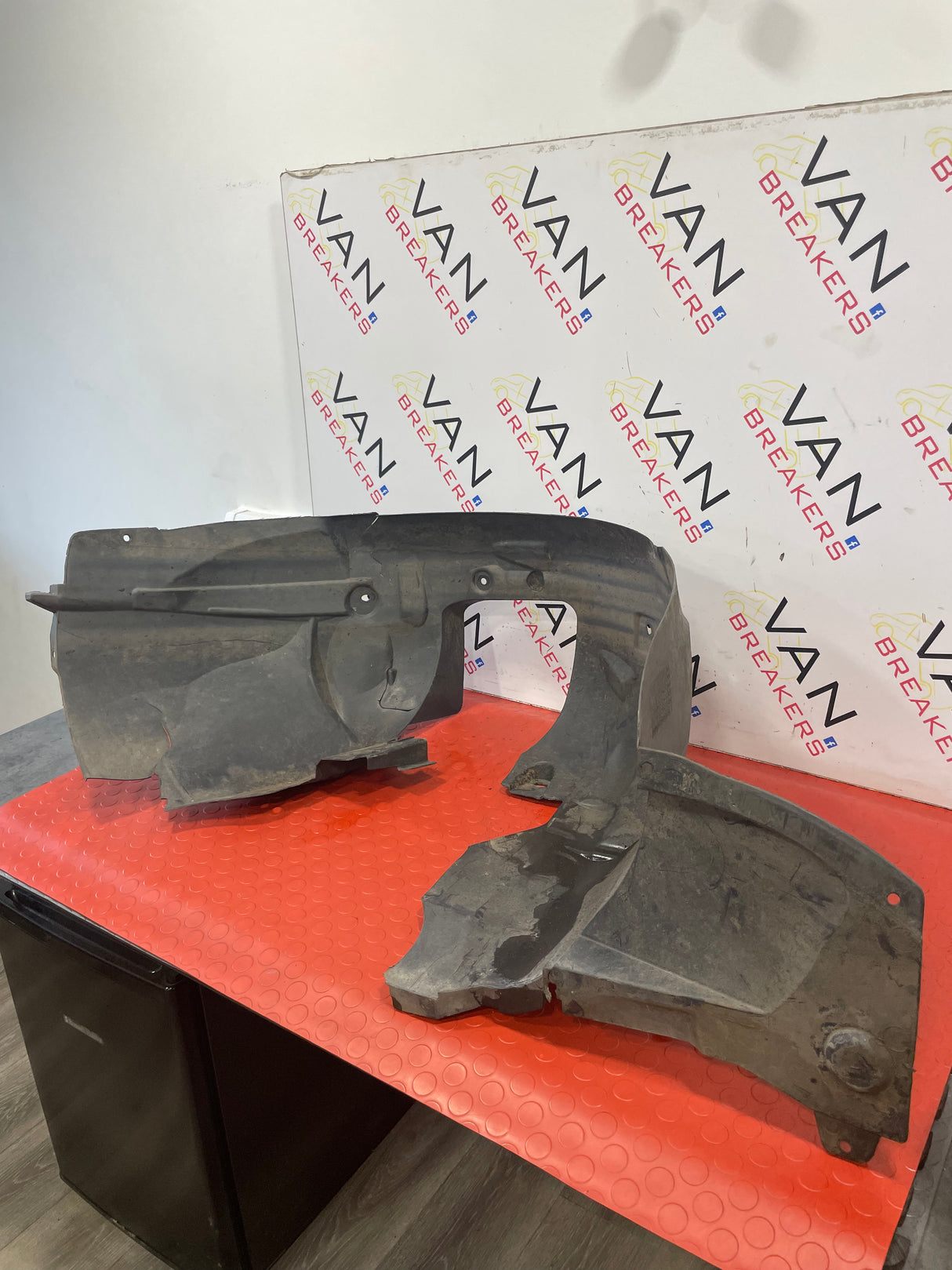 Citroen Berlingo/Peugeot Partner DRIVERS SIDE FRONT WHEEL ARCH LINER P/N 9680450080