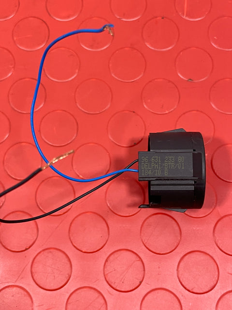 Citroen Berlingo/Peugeot Partner DELPHI IGNITION COIL COVER  (damage)P/N 9663123380