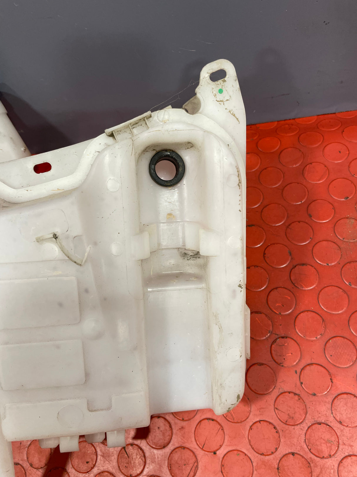 Citroen Berlingo/Peugeot Partner/Vauxhall Combo/Toyota Proace City WINDSCREEN WASHER BOTTLE w/ FILLER NECK (no pump) 2019-2023 P/N 9817300980 - 1