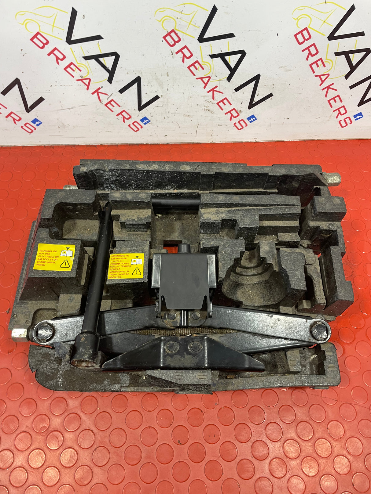 Renault Master/V Movano JACK AND WHEEL BRACE WITH EXTENSION BAR AND FOAM HOLDER P/N 995016340R