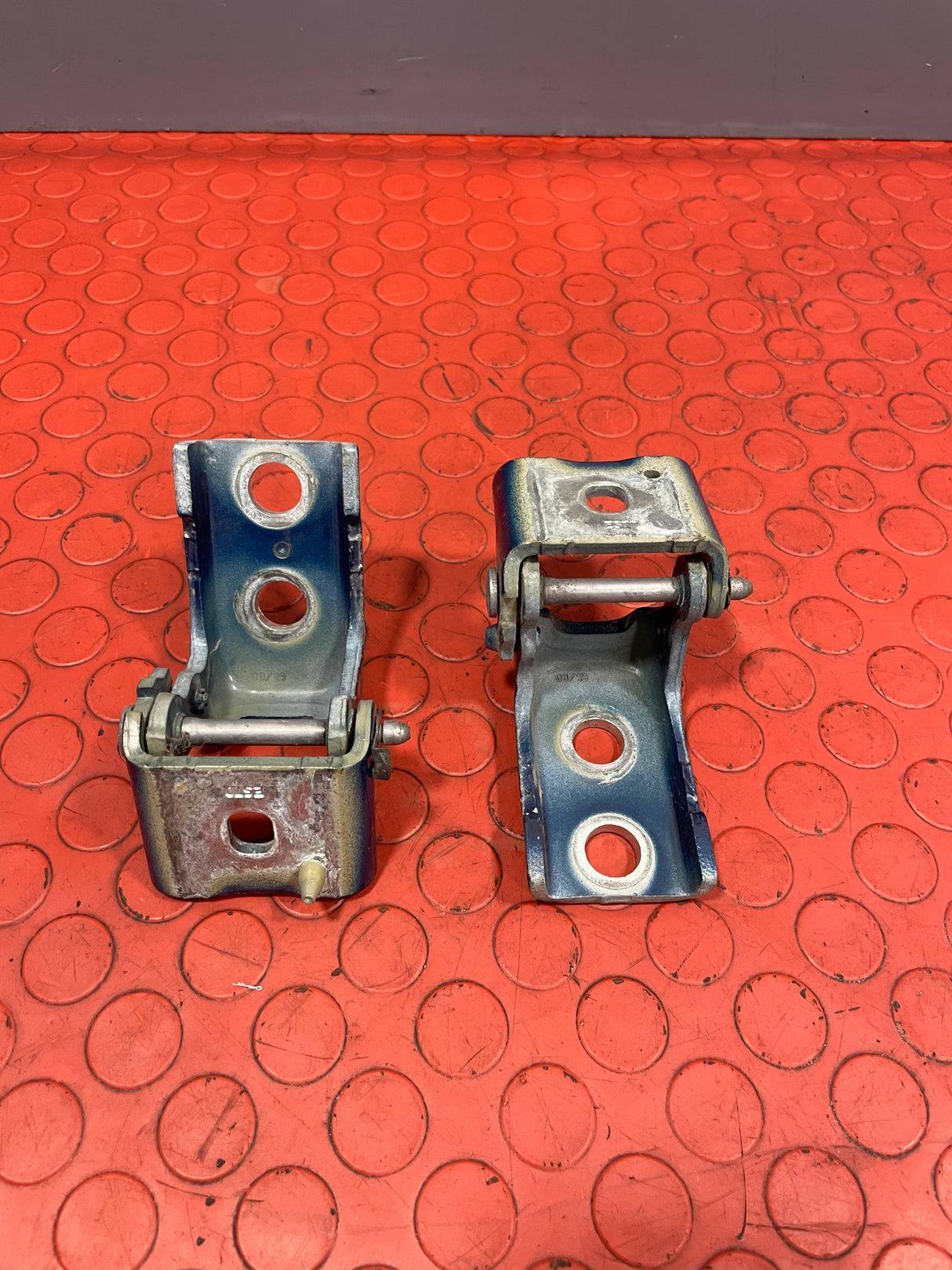 Citroen Berlingo/Peugeot Partner/Vauxhall Combo/Toyota Proace City PAIR OF FRONT DOOR HINGES Driver's Side Blue 2019-2024 P/N 1606475180