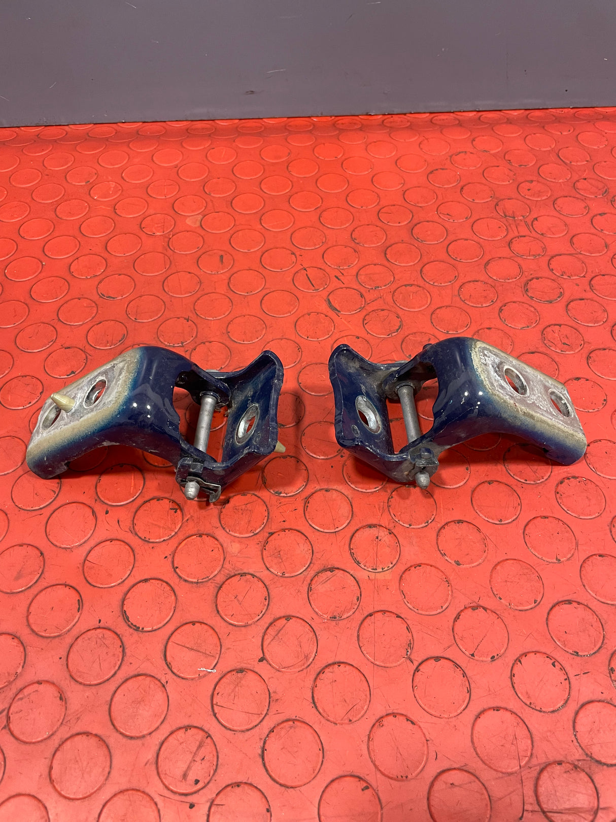 Citroen Berlingo/Peugeot Partner/Vauxhall Combo/Toyota Proace City PAIR OF FRONT DOOR HINGES Driver's Side Blue 2019-2024 P/N 1606475180