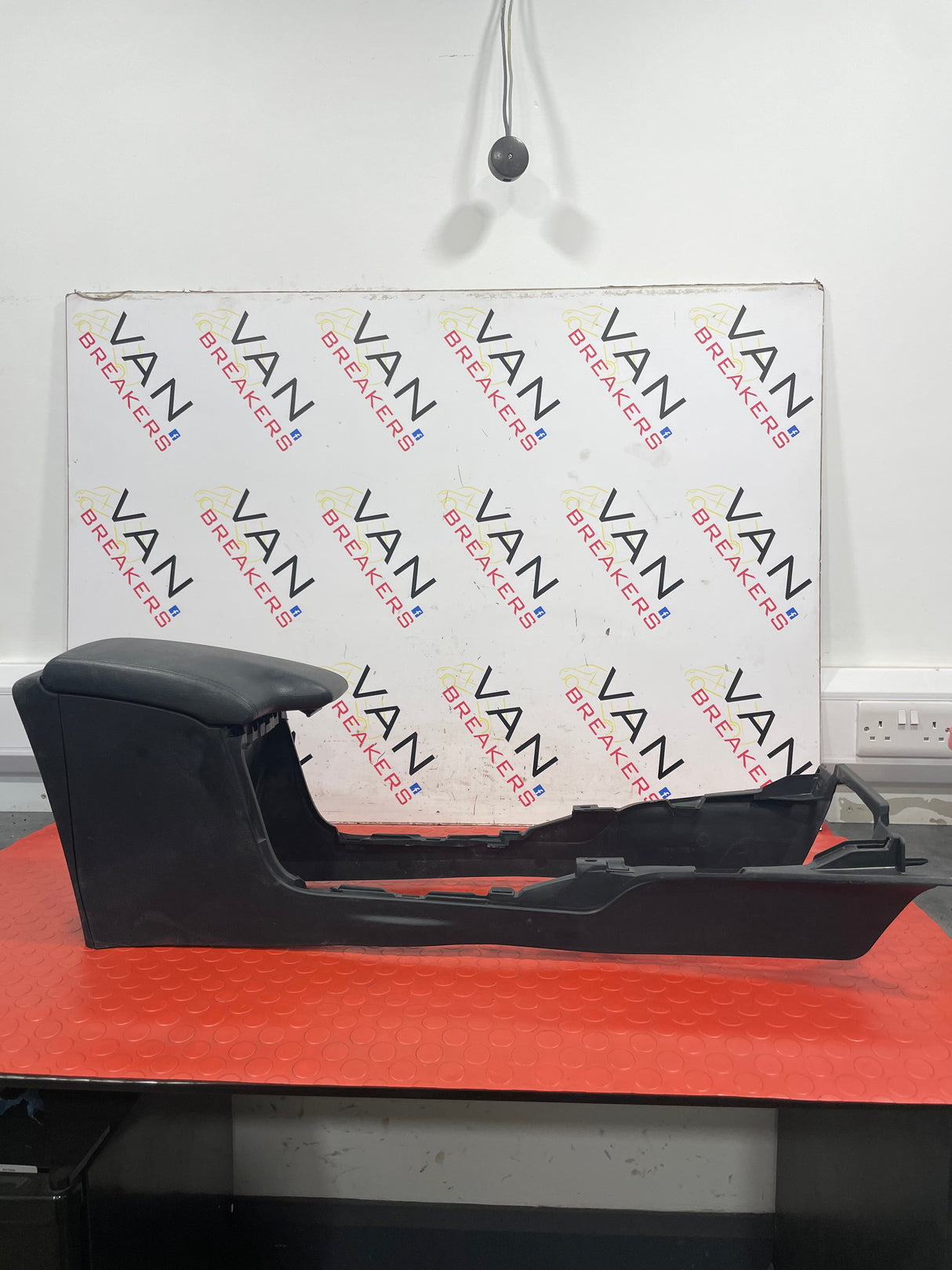Toyota Hilux VIII Pickup CENTER CONSOLE WITH ARMREST/GLOVEBOX 2016 P/N 58810K110