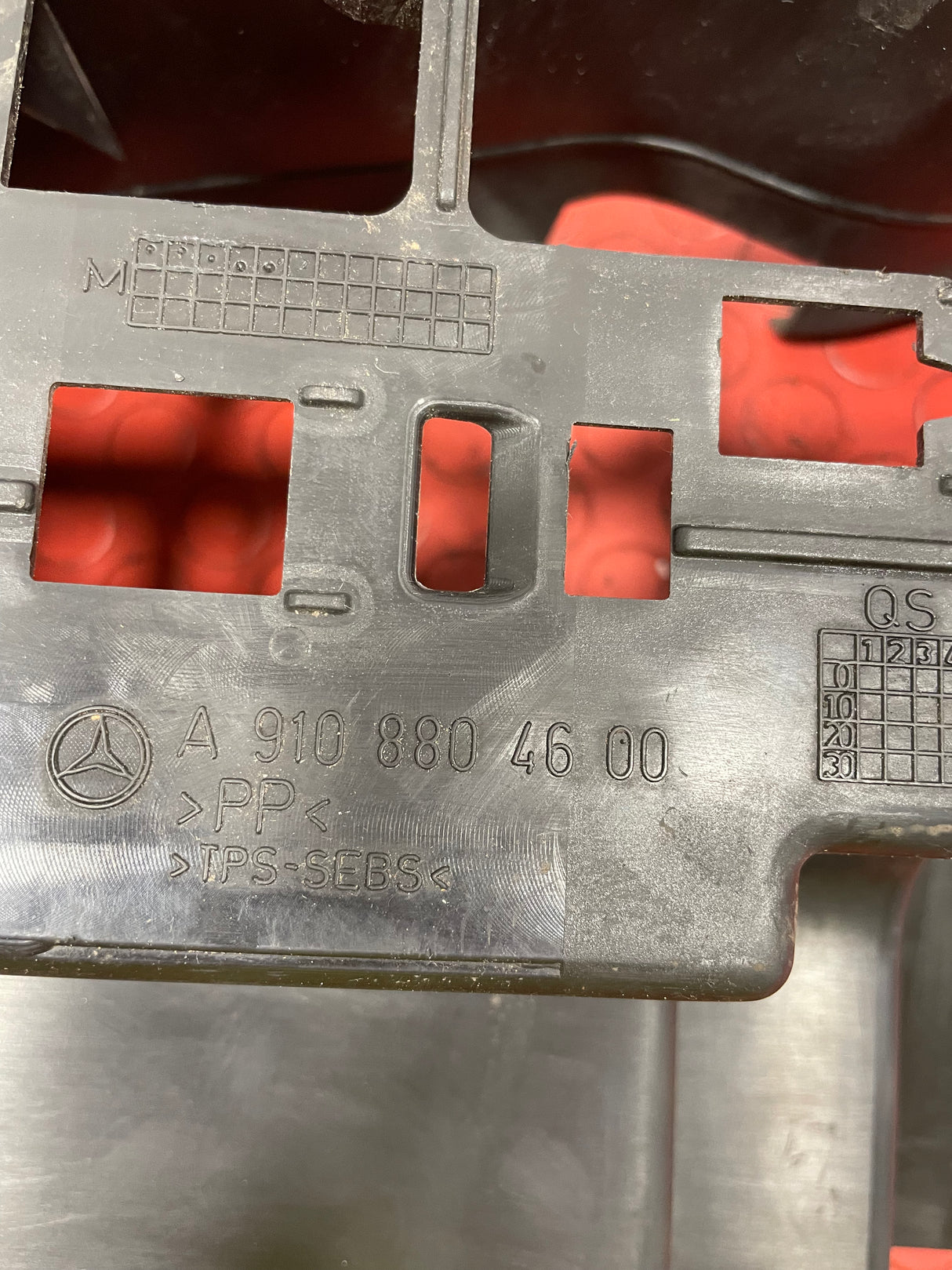 Mercedes Sprinter FRONT RIGHT AIR DUCT GUIDE 2019 P/N A9108804600