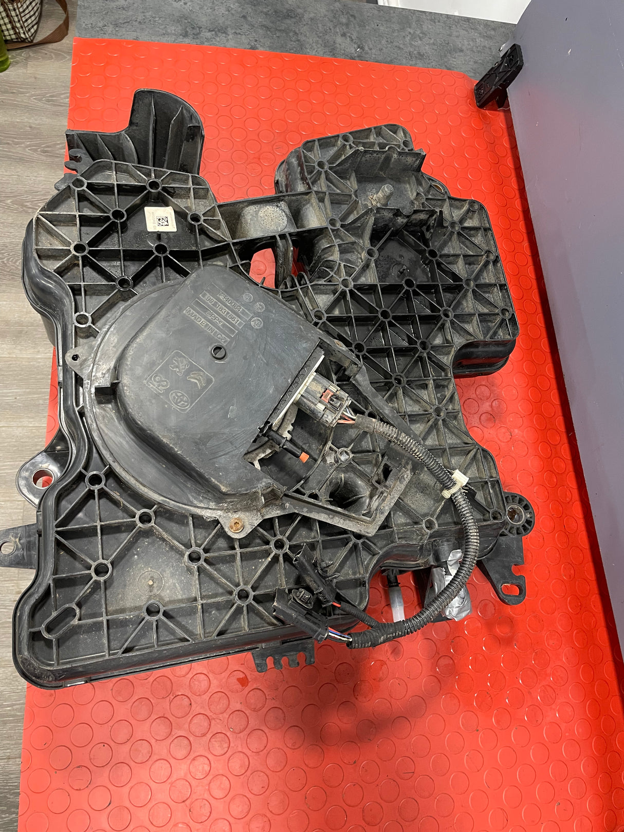 Citroen Dispatch/Peugeot Expert/Toyota Proace/Vauxhall Vivaro/Fiat Scudo ADBLUE TANK AND PUMP 2016-2024 P/N 9842316580 - 2