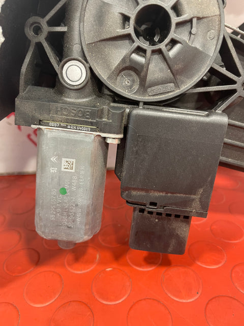 Peugeot Partner/Citroen Berlingo Mk3 PASSENGER SIDE FRONT WINDOW MOTOR 2019-2024 P/N 9830335880
