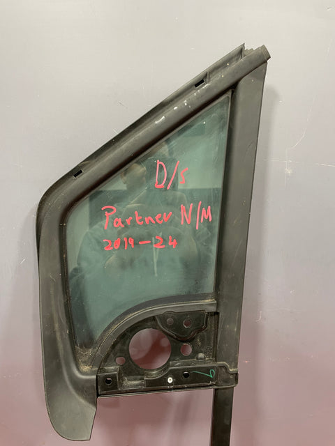 Citroen Berlingo/Peugeot Partner/Vauxhall Combo/Toyota Proace City QUARTER GLASS WINDOW Driver Side  2019-2024 P/N 9818042180