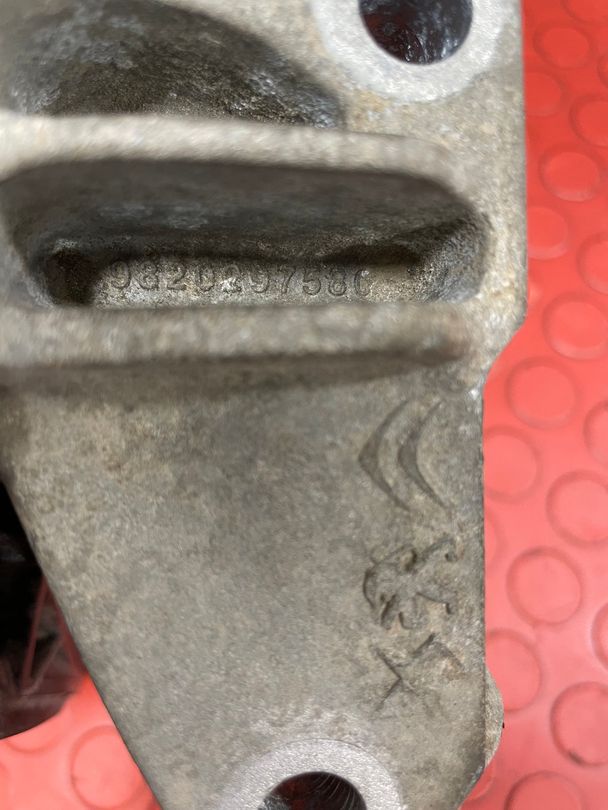 Citroen Berlingo/Peugeot Partner/Vauxhall Combo/Toyota Proace City ENGINE MOUNT O/S DRIVER'S SIDE 1.5 2019-2024 P/N 9820297580